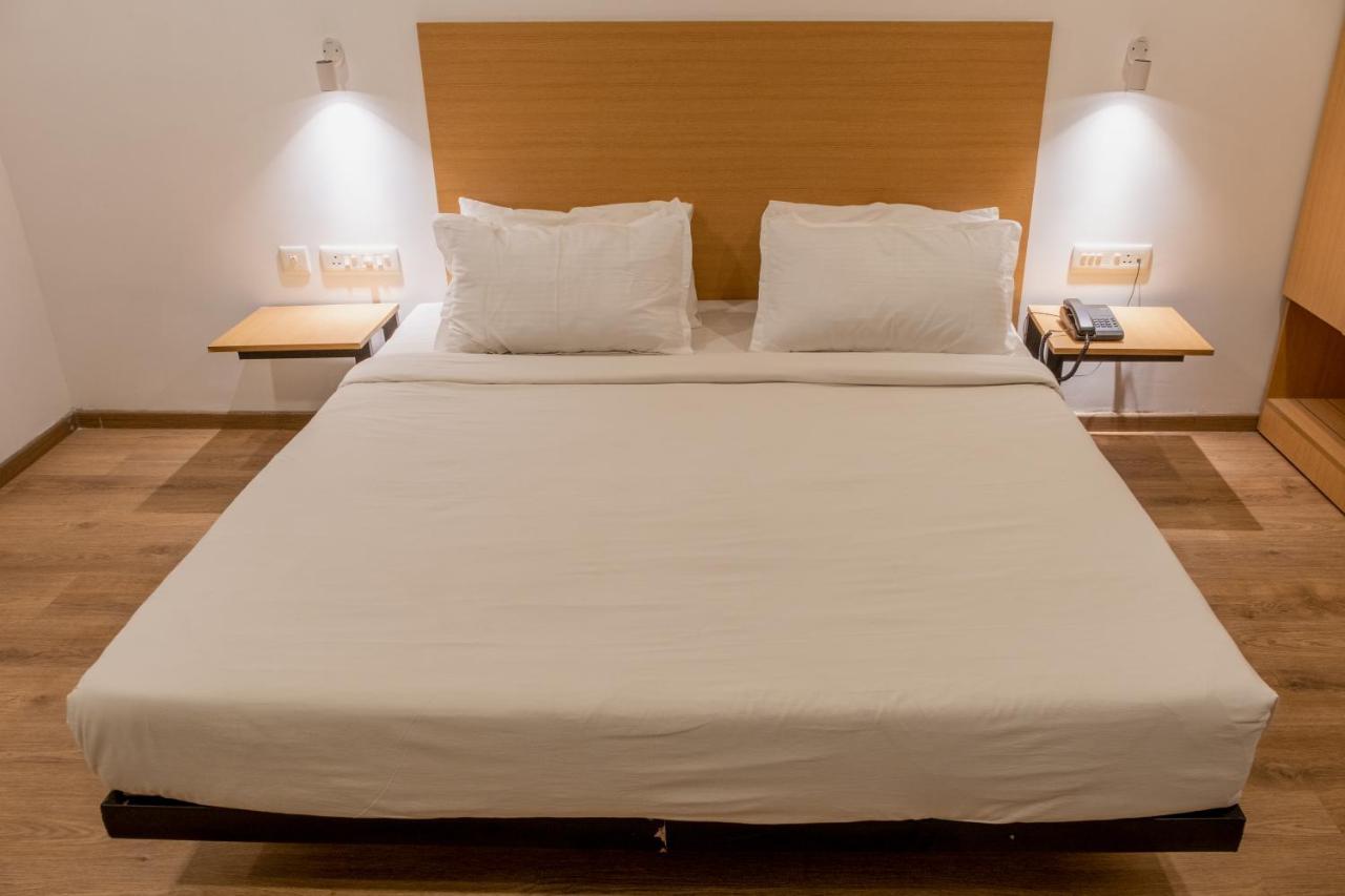 Madras Regency Hotel ภายนอก รูปภาพ